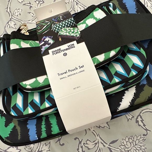 Diane Vonfurstenberg travel bag set - Picture 2 of 7